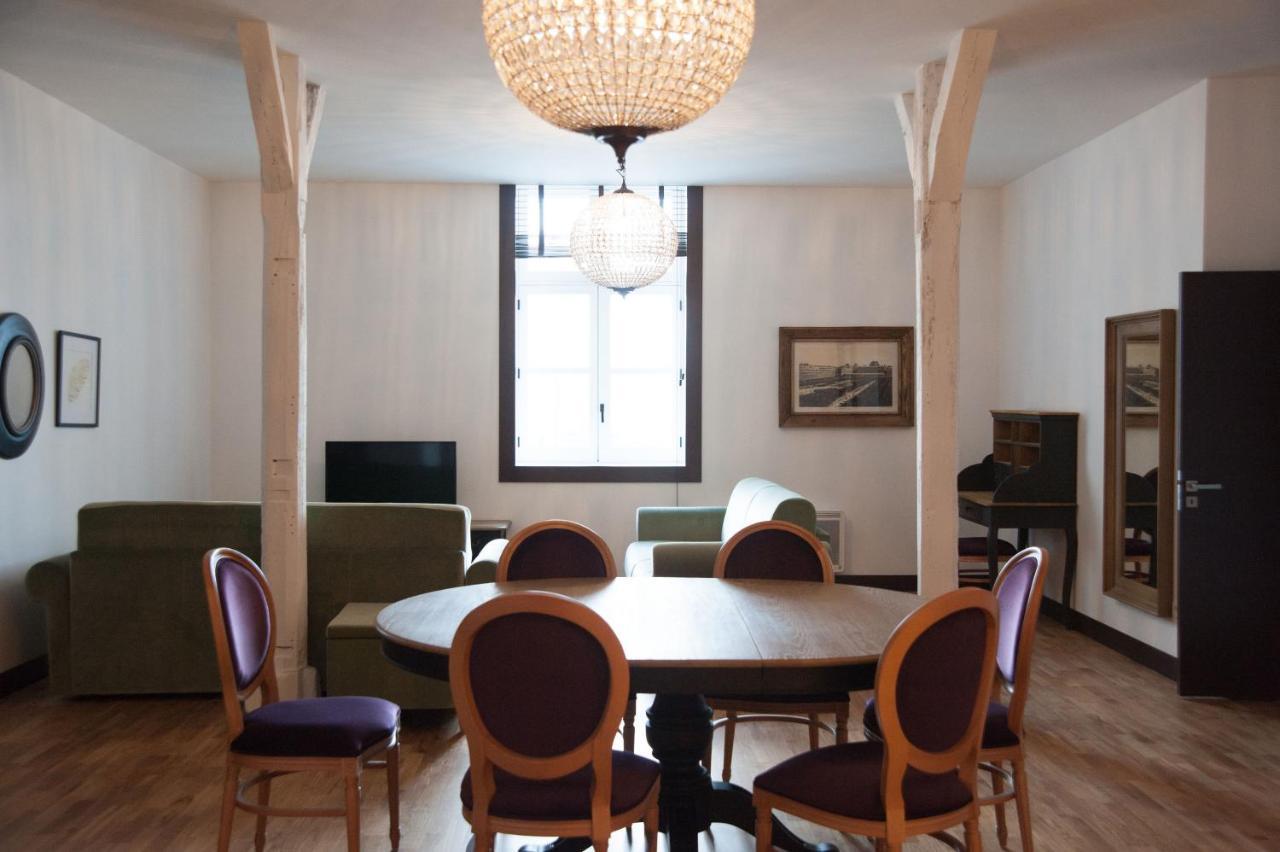 Residence De L'Arsenal Royal - Meubles De Tourisme 罗什福尔 外观 照片