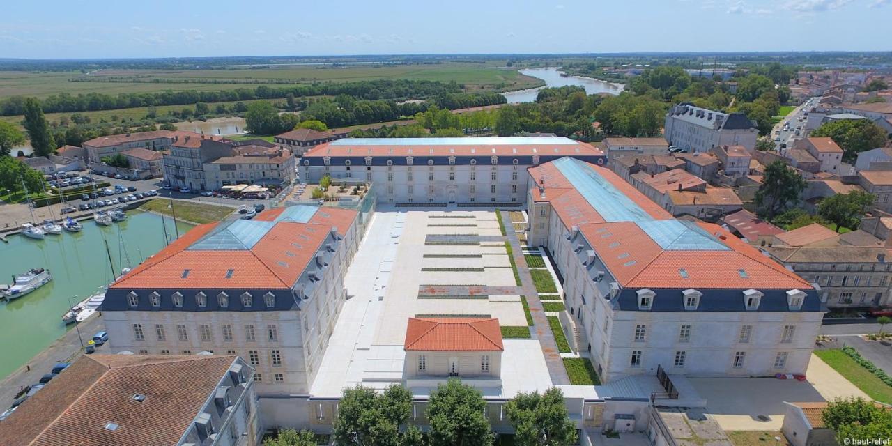 Residence De L'Arsenal Royal - Meubles De Tourisme 罗什福尔 外观 照片