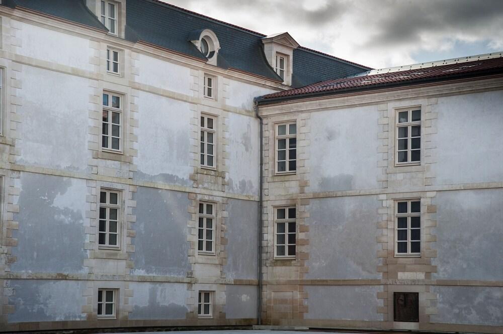 Residence De L'Arsenal Royal - Meubles De Tourisme 罗什福尔 外观 照片
