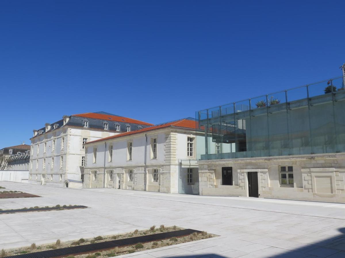 Residence De L'Arsenal Royal - Meubles De Tourisme 罗什福尔 外观 照片