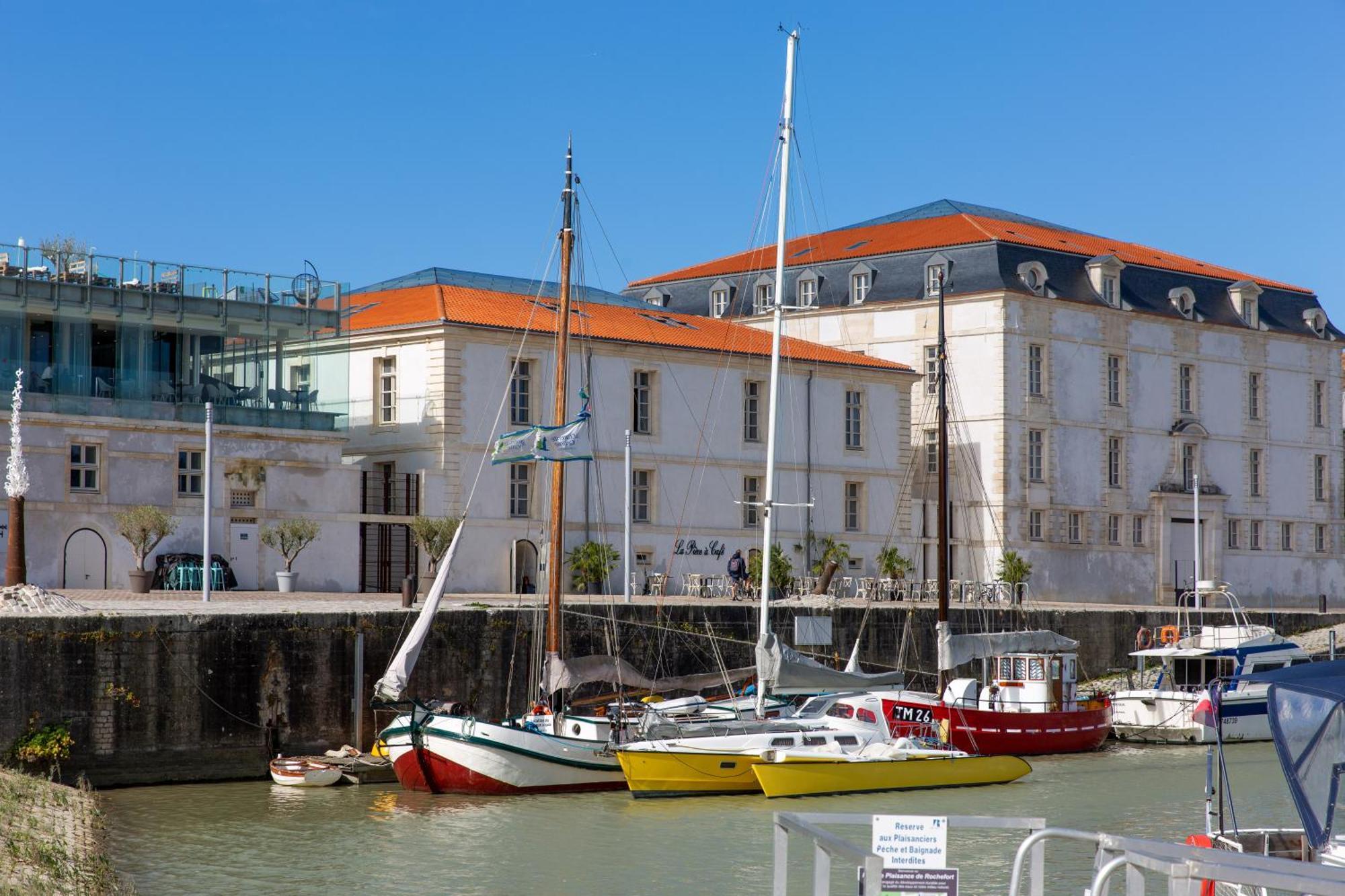 Residence De L'Arsenal Royal - Meubles De Tourisme 罗什福尔 外观 照片