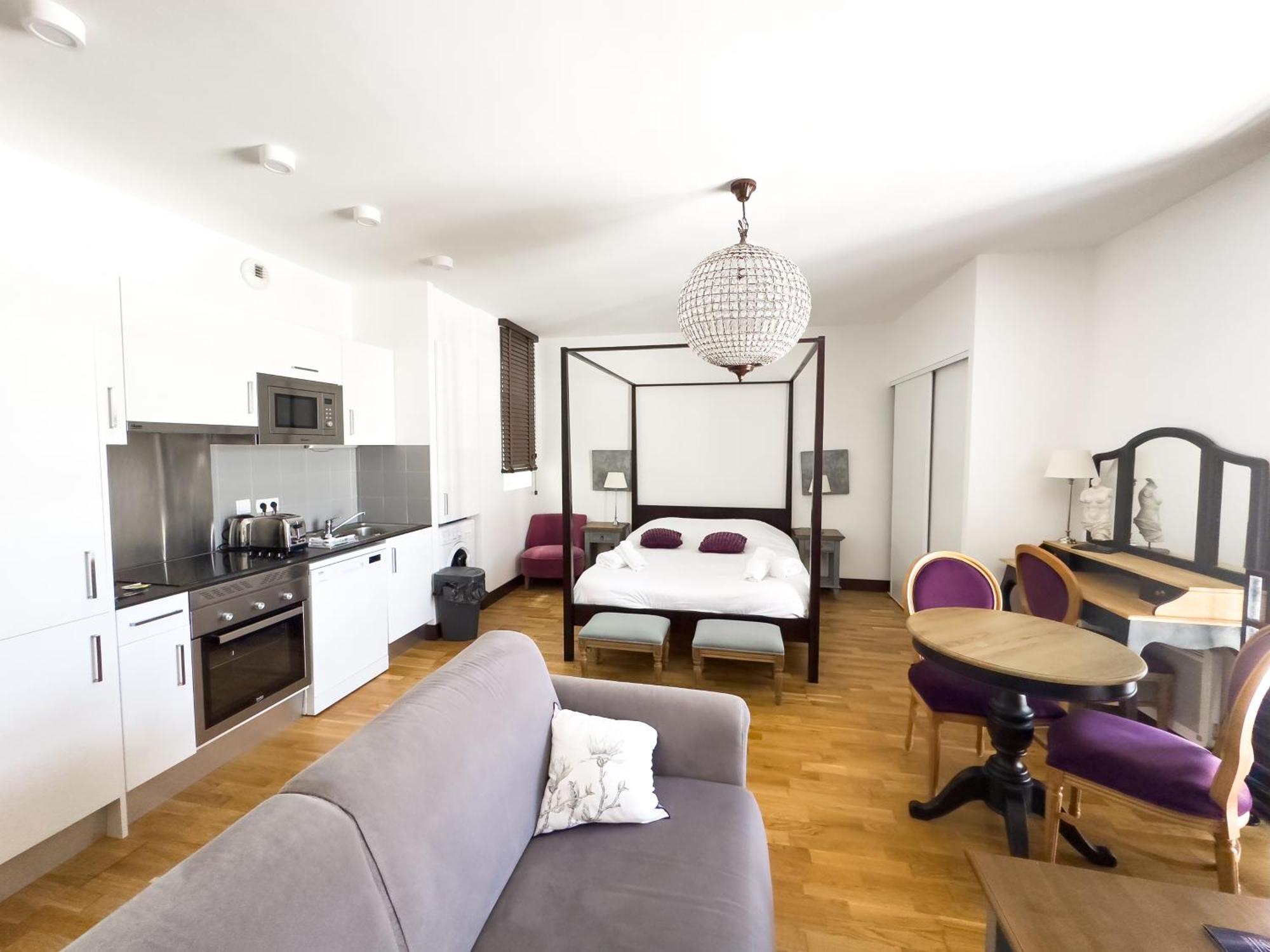 Residence De L'Arsenal Royal - Meubles De Tourisme 罗什福尔 外观 照片